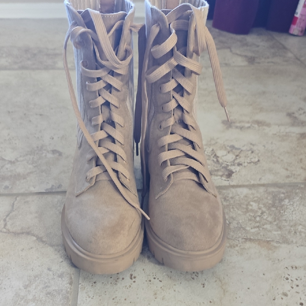 Chic Tan Lace-Up Combat Boots